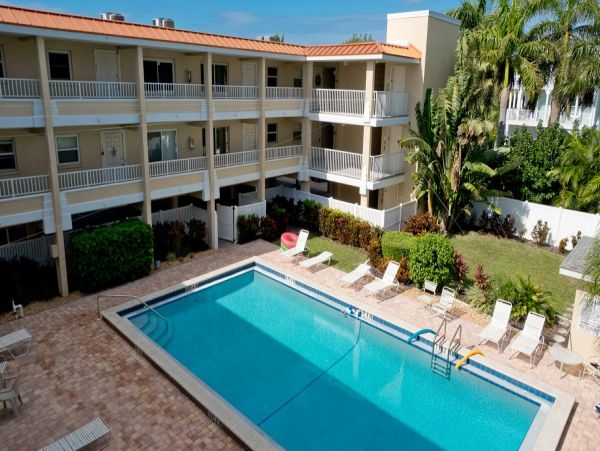 Holmes Beach Vacation Accommodation with Two Bedrooms