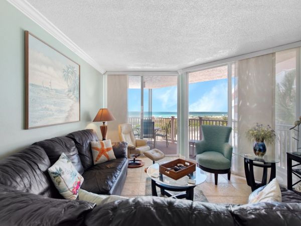 Charming Getaway with 2 Bedrooms & Unparalleled Views