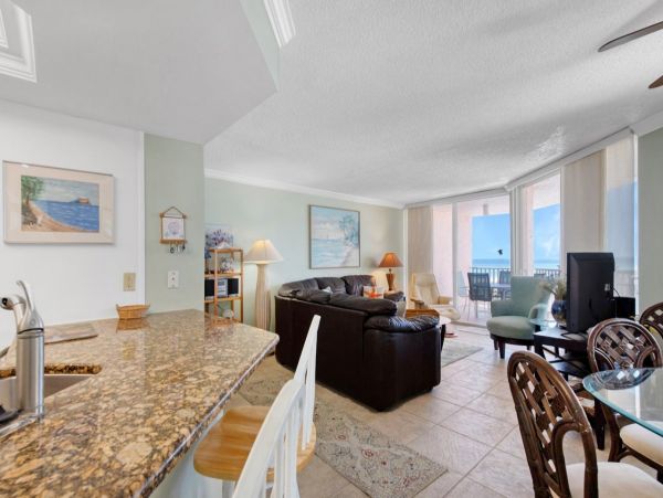 Charming Getaway with 2 Bedrooms & Unparalleled Views
