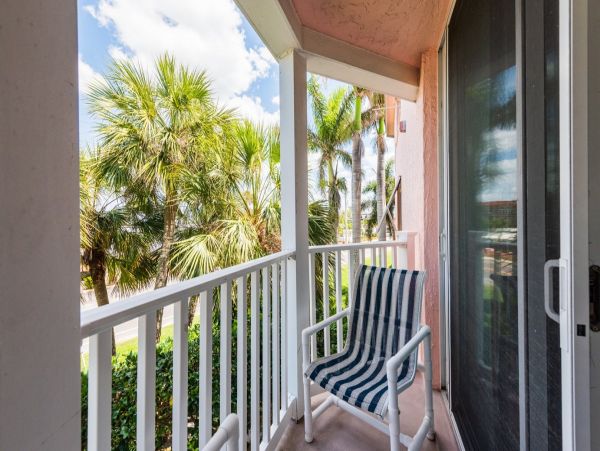 Charming Getaway with 2 Bedrooms & Unparalleled Views