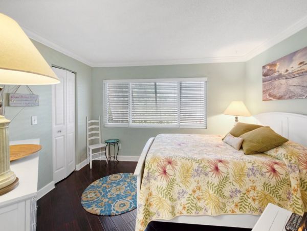 Charming Getaway with 2 Bedrooms & Unparalleled Views