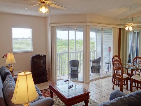Holmes Beach Two Bedroom Vacation Condo