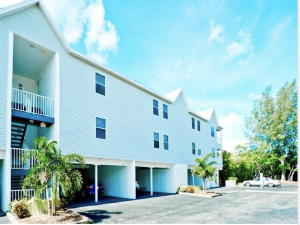 Holmes Beach Two Bedroom Vacation Condo