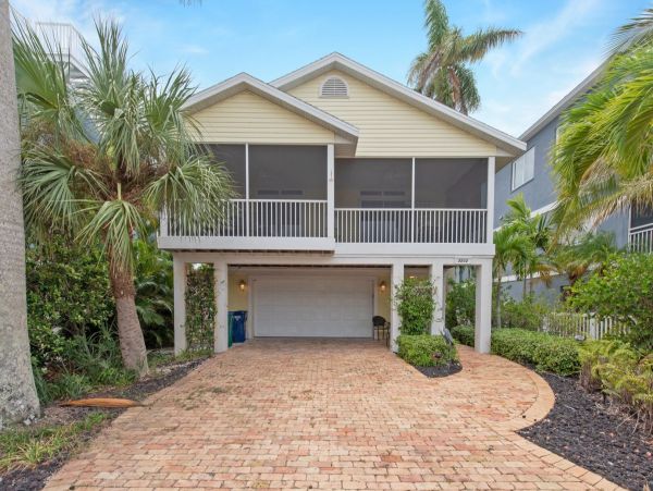 Charming Coastal Retreat with Bay Views and Timeless Style on Anna Maria Island