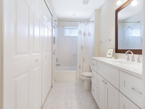 Charming Coastal Retreat with Bay Views and Timeless Style on Anna Maria Island
