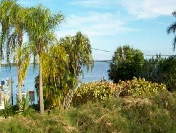 Bradenton Beach Vacation Rental - Florida Gulf Coast Bayfront Escape