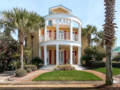 Posh Destin Vacation Home Pool & Great Location