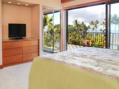 Master bedroom with king bed & flat screen TV