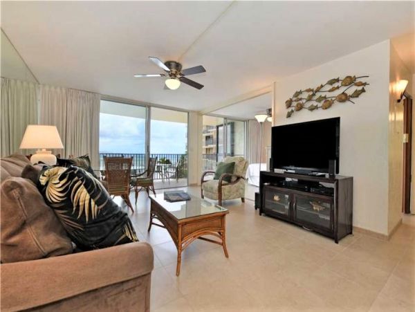 Two Bedroom Condo in Kahala on Beach Great Ocean Views