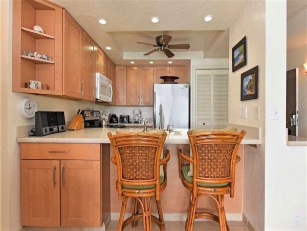 Two Bedroom Condo in Kahala on Beach Great Ocean Views