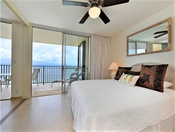 Two Bedroom Condo in Kahala on Beach Great Ocean Views