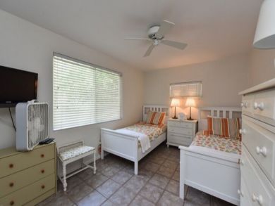 Holmes Beach 3 Bedroom Vacation Rental Home with Shared Pool