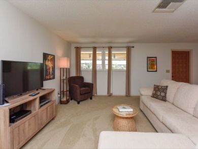 Holmes Beach 2 bedroom Condo Sleeps 4 with Communal Pool Holmes Beach 2 bedroom Condo Sleeps 4 with Communal Pool