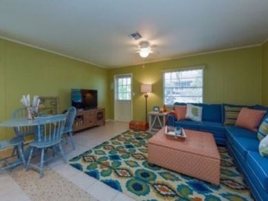 Holmes Beach Cute Cottage Style 75 Yards from Beach