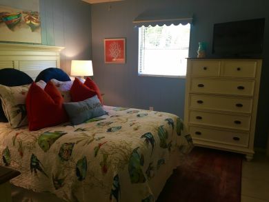 Holmes Beach Cute Cottage Style 75 Yards from Beach Holmes Beach Cute Cottage Style 75 Yards from Beach