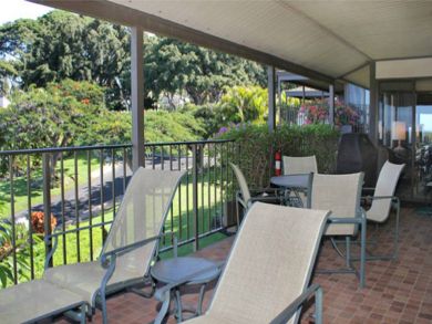 Large lanai with outdoor furniture