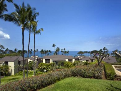 Exterior view of Maui vacation condo complex