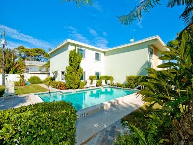 Anna Maria Vacation Rental West of Gulf Drive Steps to Beach