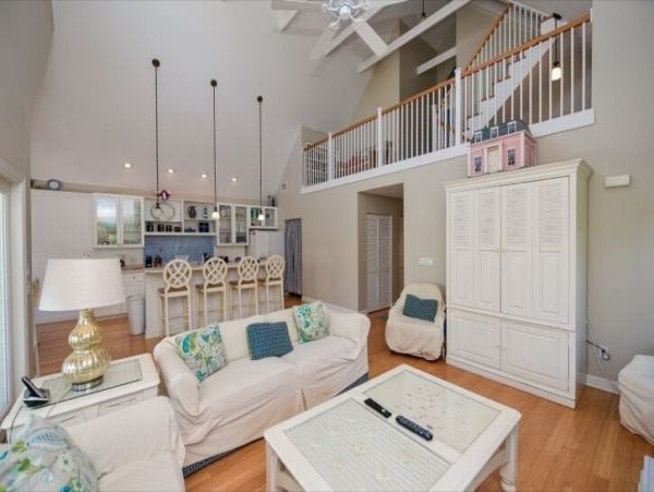Three Bedroom Pool Home in Holmes Beach Sleeps Eight Guests