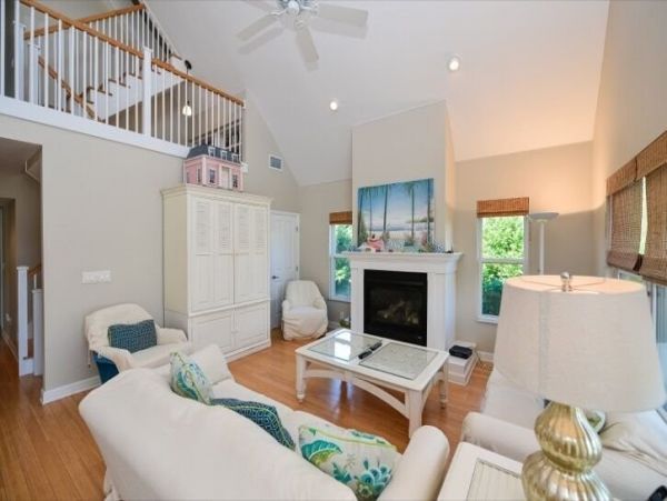 Three Bedroom Pool Home in Holmes Beach Sleeps Eight Guests
