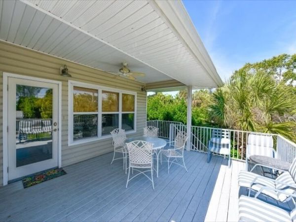 Three Bedroom Pool Home in Holmes Beach Sleeps Eight Guests