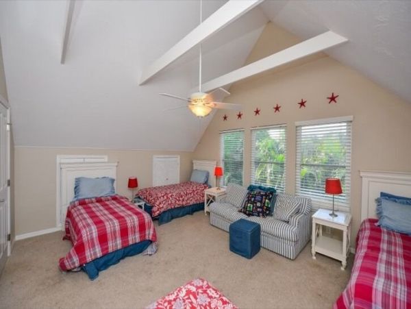 Three Bedroom Pool Home in Holmes Beach Sleeps Eight Guests