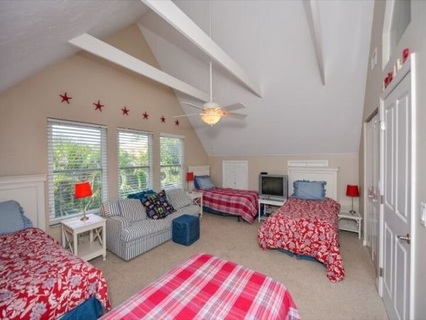 Three Bedroom Pool Home in Holmes Beach Sleeps Eight Guests