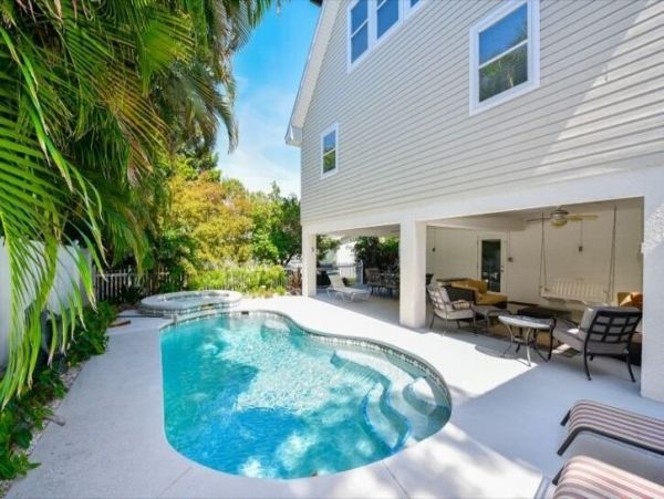 Three Bedroom Pool Home in Holmes Beach Sleeps Eight Guests