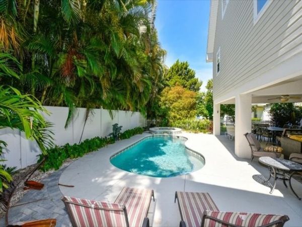 Three Bedroom Pool Home in Holmes Beach Sleeps Eight Guests