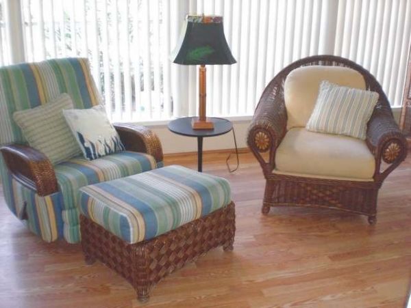 COZY COTTAGE FOR 4!  WALK TO THE BEACH!