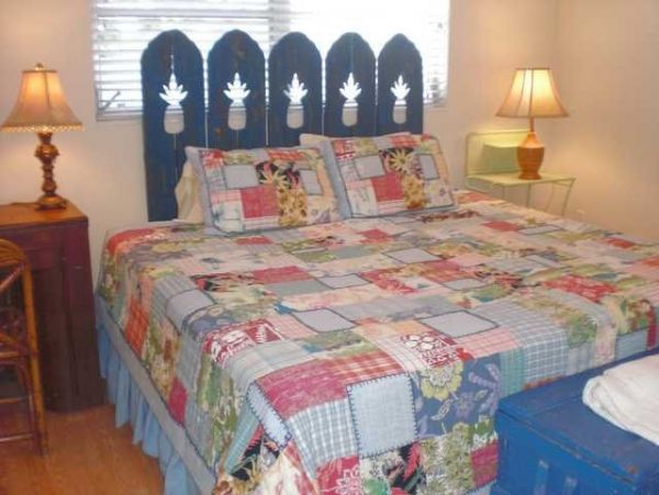 COZY COTTAGE FOR 4!  WALK TO THE BEACH!