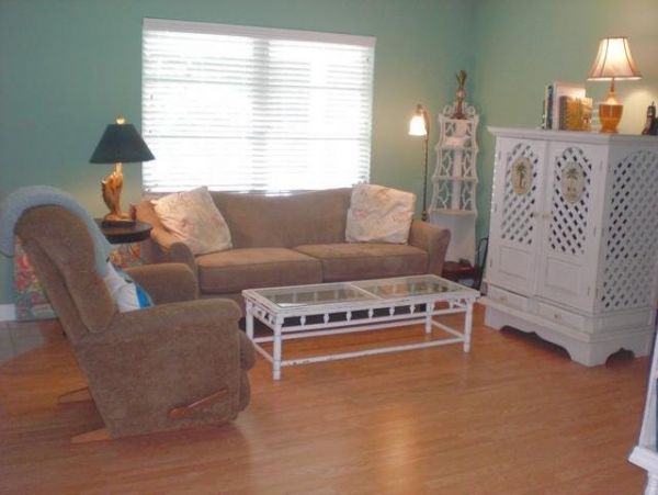 COZY COTTAGE FOR 4!  WALK TO THE BEACH!