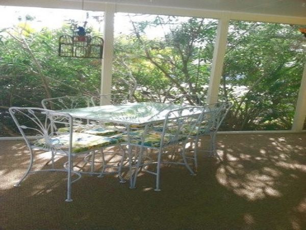 COZY COTTAGE FOR 4!  WALK TO THE BEACH!