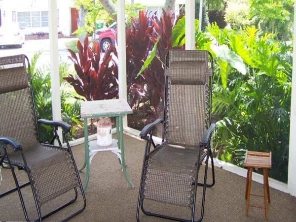 COZY COTTAGE FOR 4!  WALK TO THE BEACH!