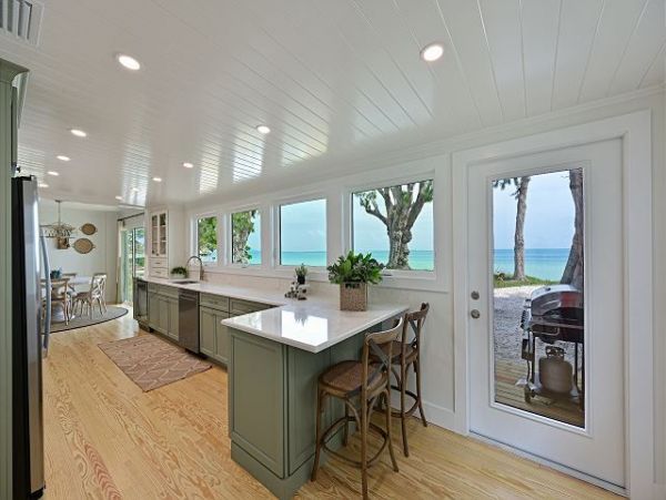 Bay Beach Front Home in Anna Maria 400ft Private Beach