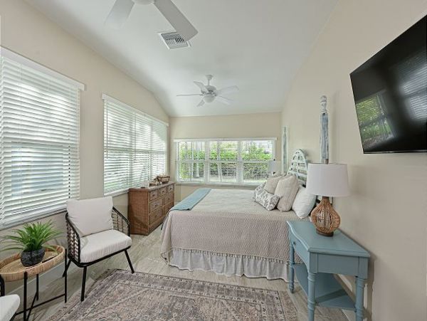Bay Beach Front Home in Anna Maria 400ft Private Beach