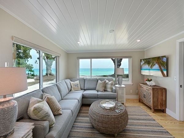 Bay Beach Front Home in Anna Maria 400ft Private Beach