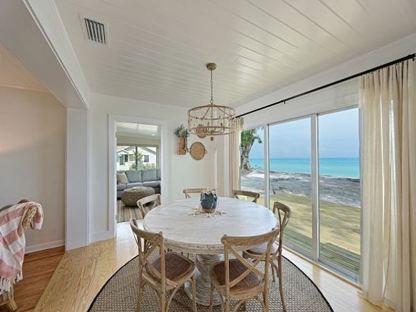 Bay Beach Front Home in Anna Maria 400ft Private Beach