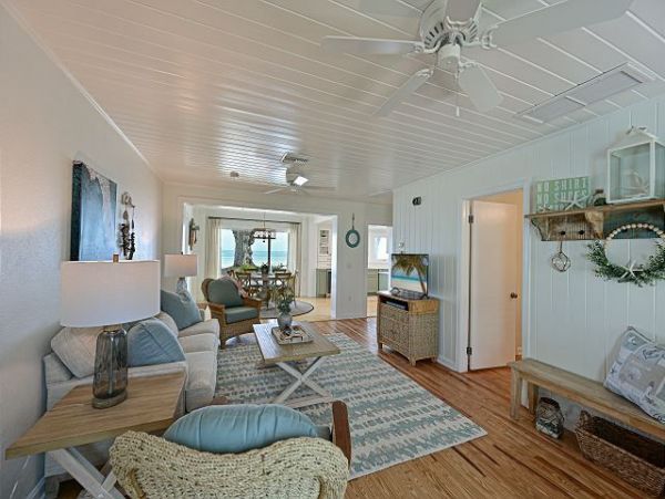 Bay Beach Front Home in Anna Maria 400ft Private Beach