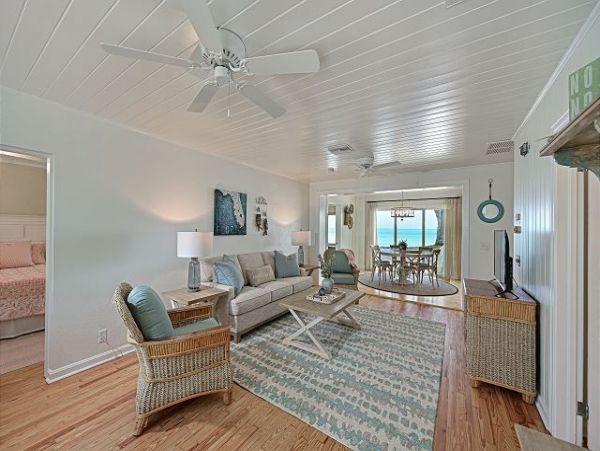Bay Beach Front Home in Anna Maria 400ft Private Beach