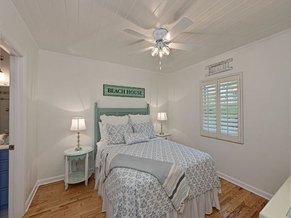 Bay Beach Front Home in Anna Maria 400ft Private Beach