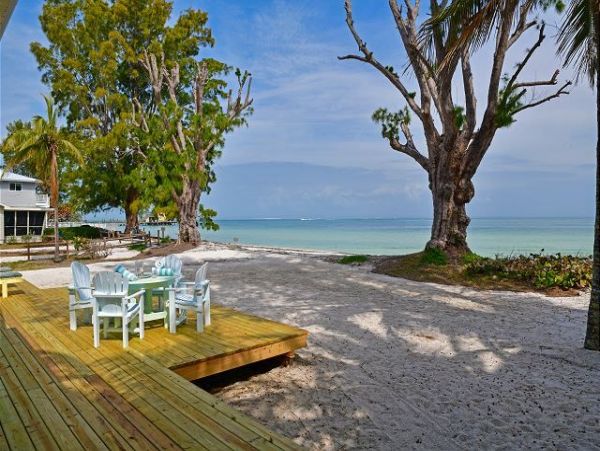 Bay Beach Front Home in Anna Maria 400ft Private Beach