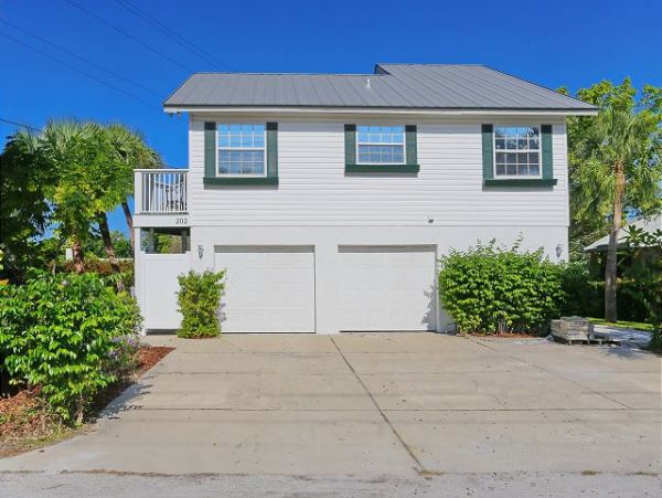 Holmes Beach Three Bedroom Accommodation