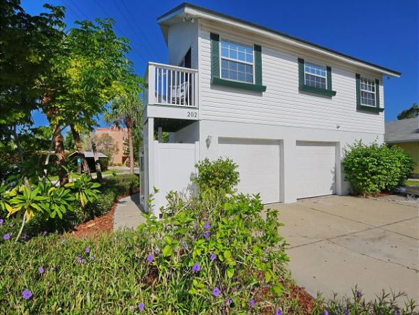 Holmes Beach Three Bedroom Accommodation