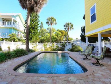 Anna Maria Four Bedroom Vacation Home Sleeps 8 Walk to Beach