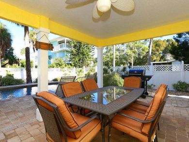 Anna Maria Four Bedroom Vacation Home Sleeps 8 Walk to Beach