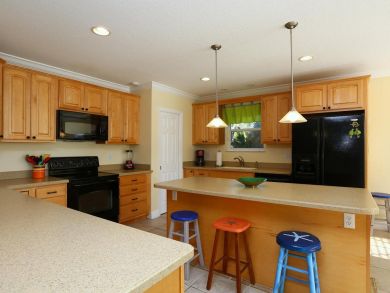 Anna Maria Four Bedroom Vacation Home Sleeps 8 Walk to Beach