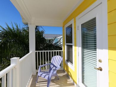 Anna Maria Four Bedroom Vacation Home Sleeps 8 Walk to Beach