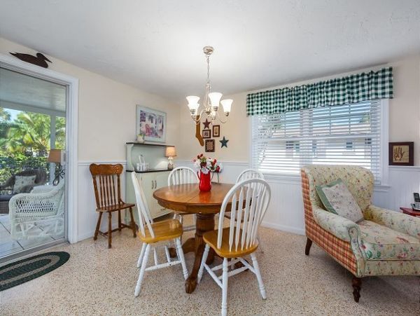 Charming Cottage with Heated Pool, Close to Gulf Beaches