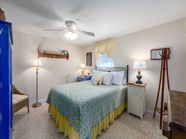 Charming Cottage with Heated Pool, Close to Gulf Beaches